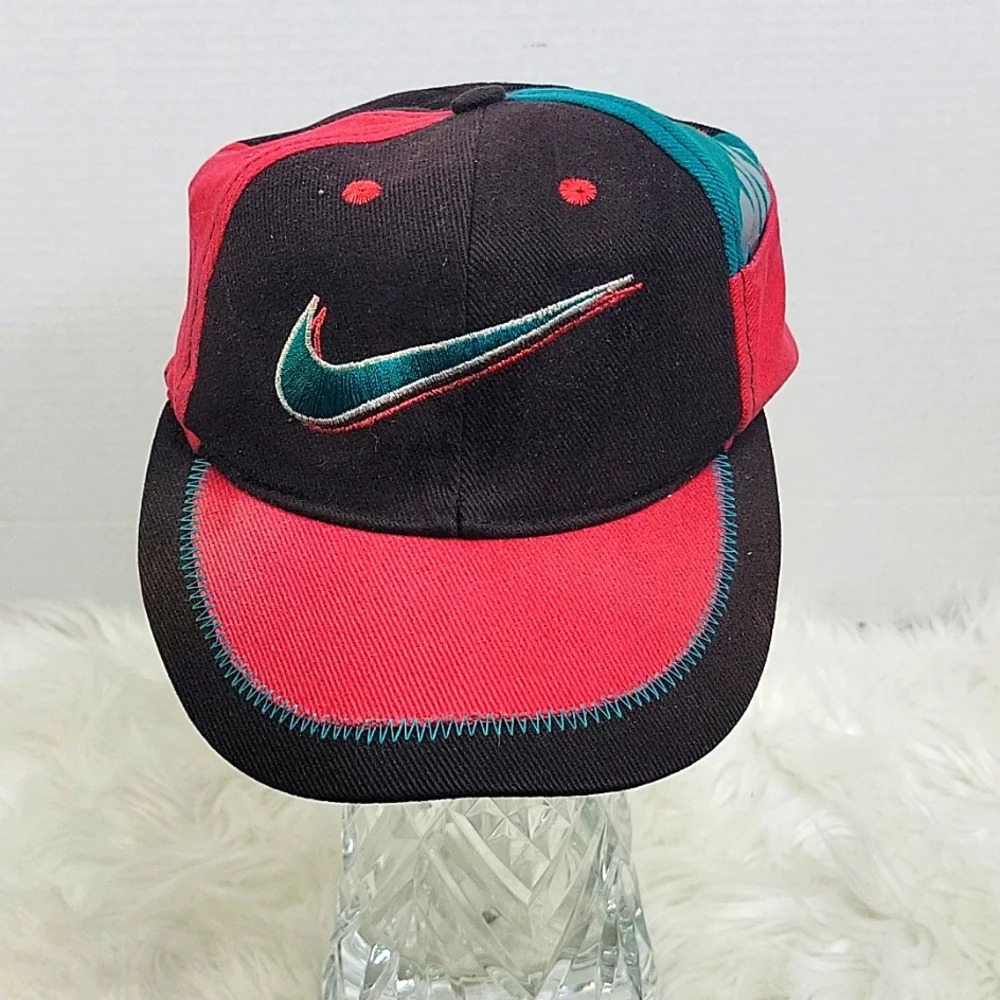 NIKE Red, black, and Green‎ Youth Baseball Hat OS - Picture 1 of 7